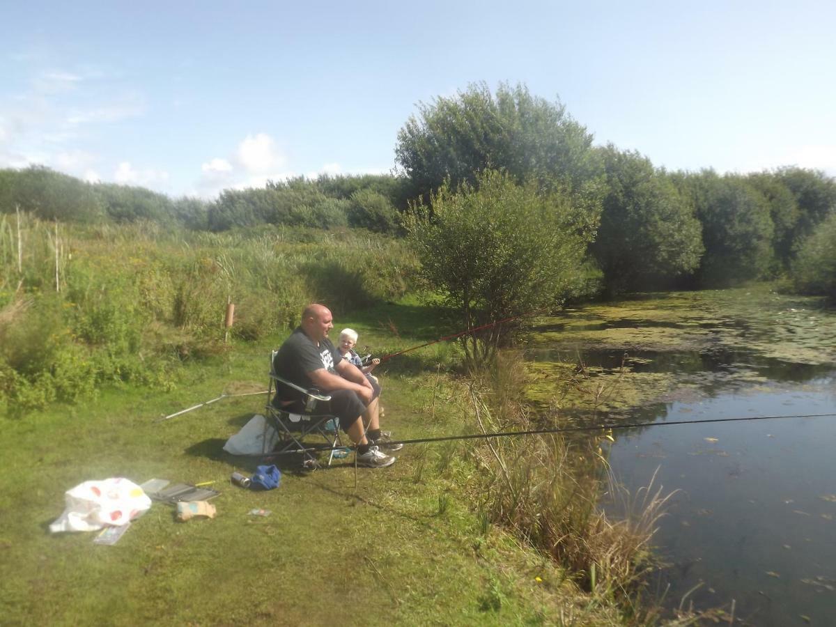 Вилла Marsh Water Ponds Fishery Kidwelly Экстерьер фото