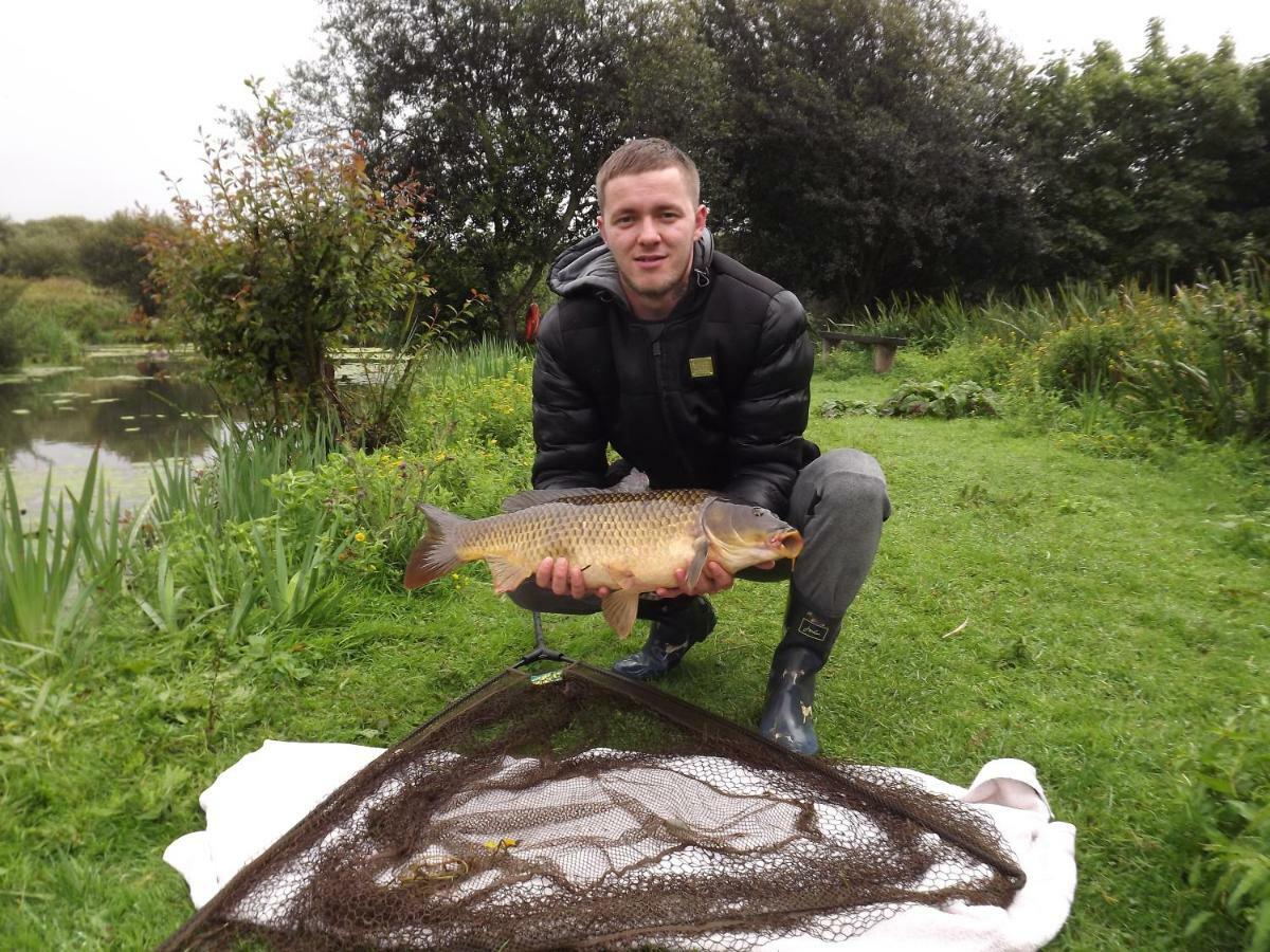 Вилла Marsh Water Ponds Fishery Kidwelly Экстерьер фото